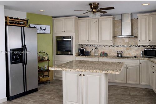 926e-1351 Ne Miami Gardens Dr, Miami, FL, 33179-4899 | Card Image