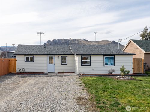 98 Fuller St, Wenatchee, WA, 98801-2804 | Card Image