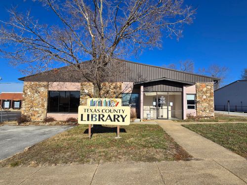 117 W Walnut St, Houston, MO, 65483-1252 | Card Image