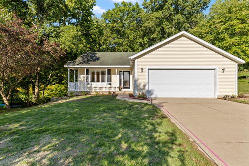 5819 Grand Oaks Dr Ne, Comstock Park, MI, 49321-8581 | Card Image