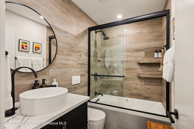 Guest Bathroom | Image 31
