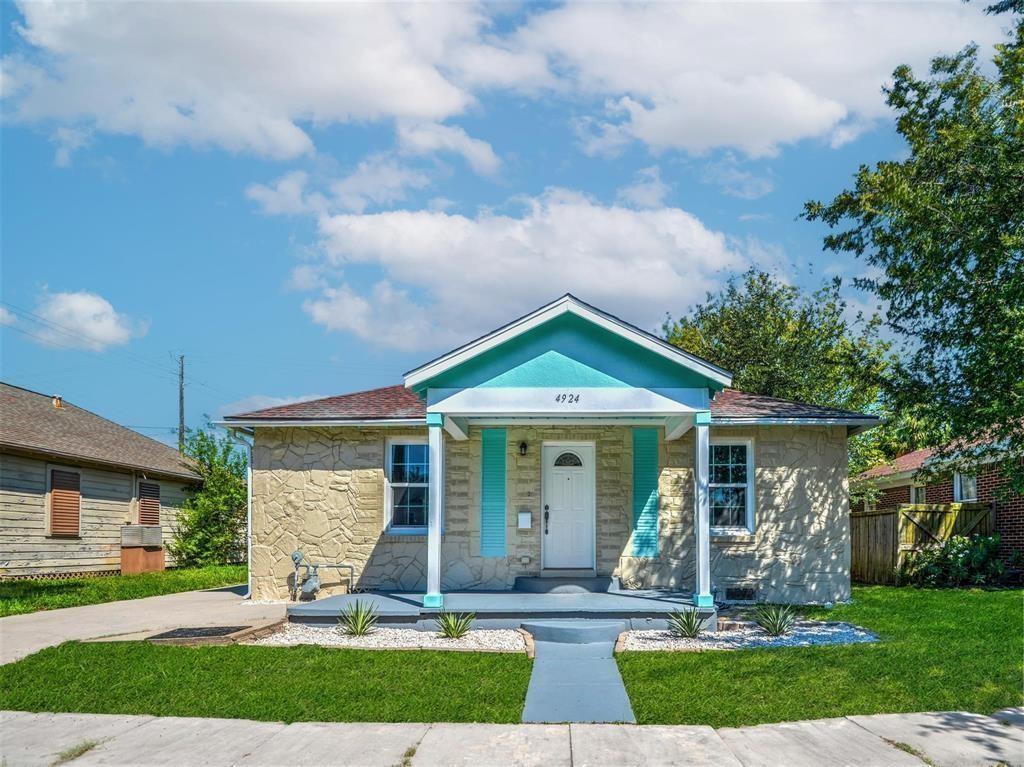 Austin Dr, Galveston, TX 77551