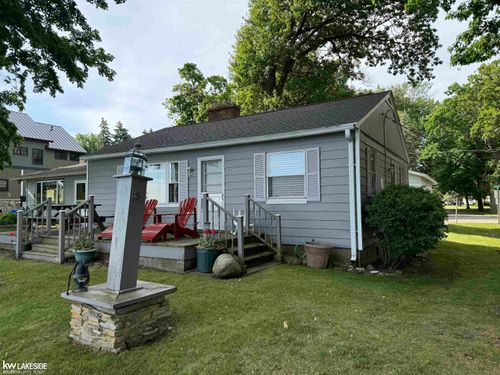 9896 Lakeside Dr, Bay Port, MI, 48720-9619 | Card Image