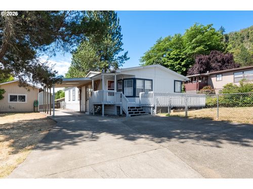 124 Nw Trust St, Roseburg, OR, 97471 | Card Image