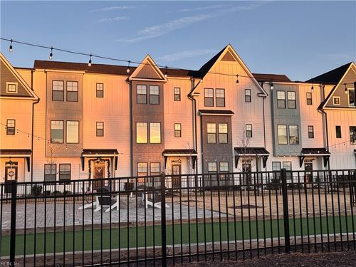 912 Jennings Ln, Chesapeake, VA, 23322-8750 | Card Image