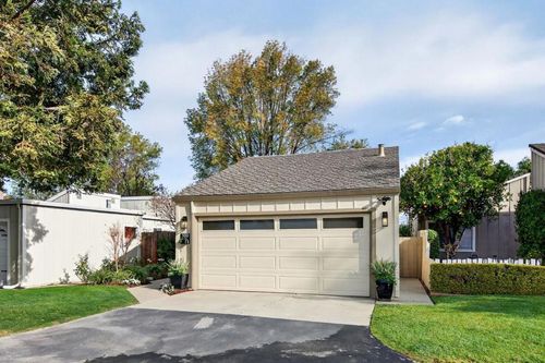 300 Ridgemark Dr, Hollister, CA, 95023 | Card Image