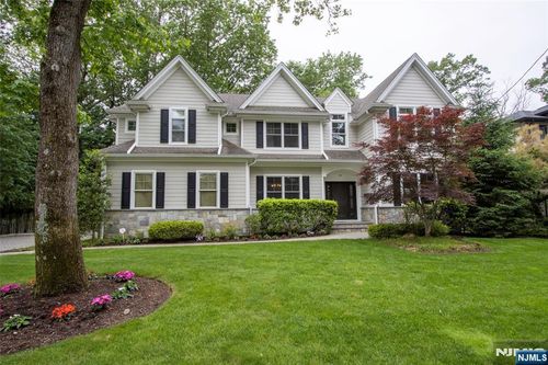 77 Ross Ave, Demarest, NJ, 07627-2712 | Card Image