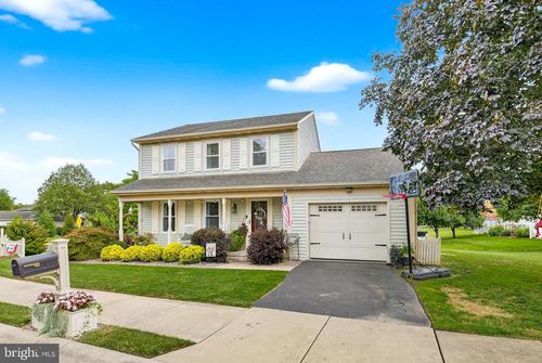 302 W Spruce St, NEW HOLLAND, PA, 17557-1811 | Card Image