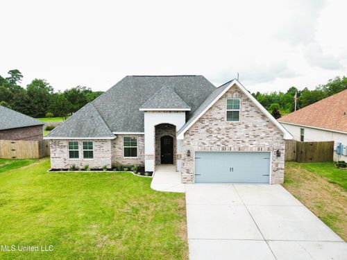7919 Village Green Dr, Biloxi, MS, 39532-5301 | Card Image