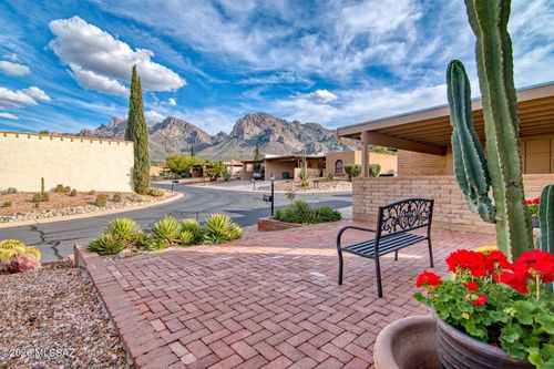 10075 N Oro Pl, Oro Valley, AZ, 85737-7623 | Card Image