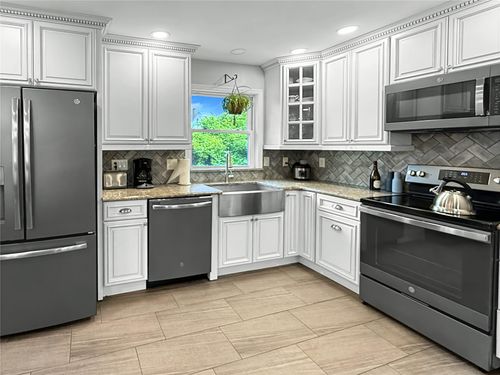 3 William St, Fishkill, NY, 12524-2723 | Card Image