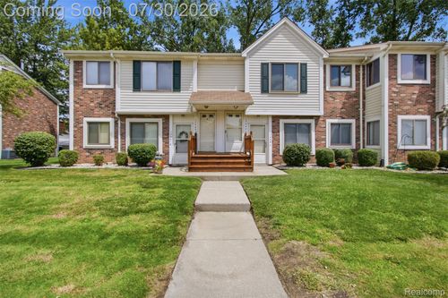 17447 Utica Oaks Ln, Roseville, MI, 48066-7736 | Card Image