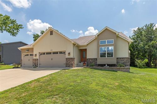28 Champagne Dr, Lake St Louis, MO, 63367-1629 | Card Image