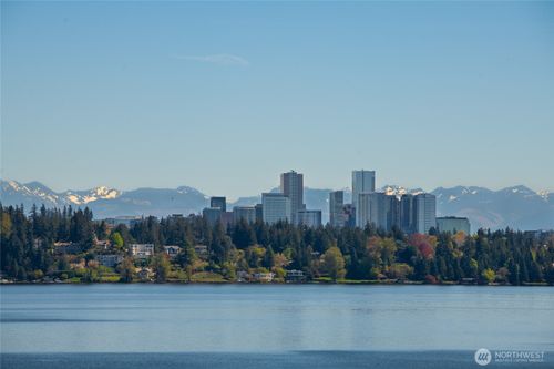 463 39th Avenue E, Seattle, WA, 98112 | Card Image