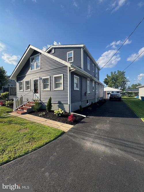 7 Revis Ave, NEW CASTLE, DE, 19720-2137 | Card Image