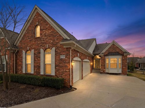 2747 Castlemartin Ct, Oakland Twp, MI, 48306-4906 | Card Image