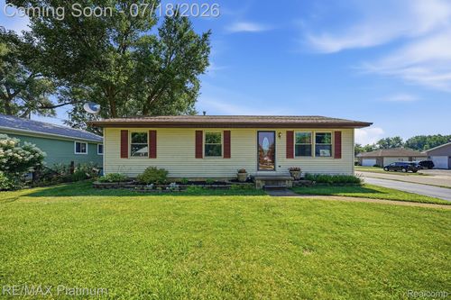 127 S East St, Fowlerville, MI, 48836-9527 | Card Image