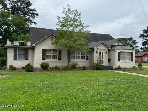 621 Hayes St W, Ahoskie, NC, 27910-2560 | Card Image