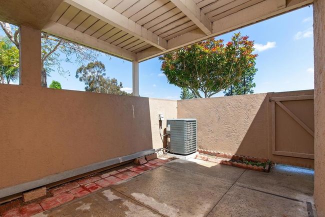 17595 Fairlie Rd, Townhouse with 3 bedrooms, 3 bathrooms and 3 parking in San Diego CA | Image 28