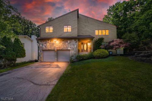 72 Agawam Dr, Wayne, NJ, 07470-2060 | Card Image