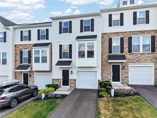 7618 Clayton Ave, Coopersburg, PA, 18036-8748 | Card Image