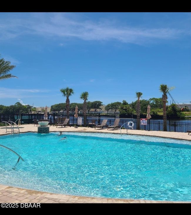 Community pool | Image 9