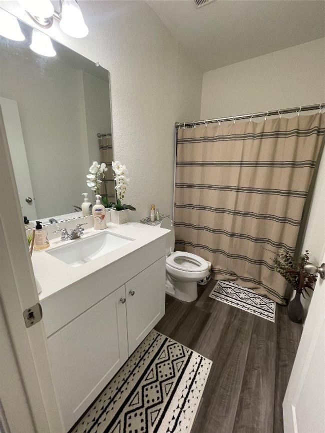 The loft is a great flex space whether you need a movie room, play area or need to get your creative energy flowing for your artwork. | Image 17
