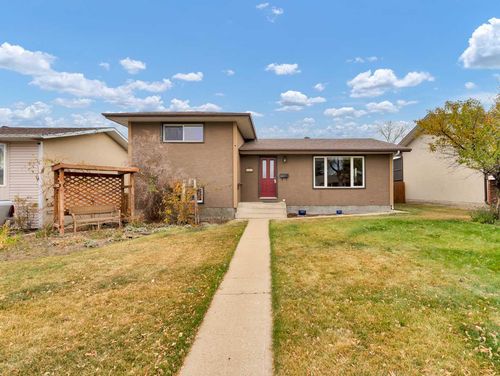 1935 3 Ave Ne, Medicine Hat, AB, T1C1C6 | Card Image