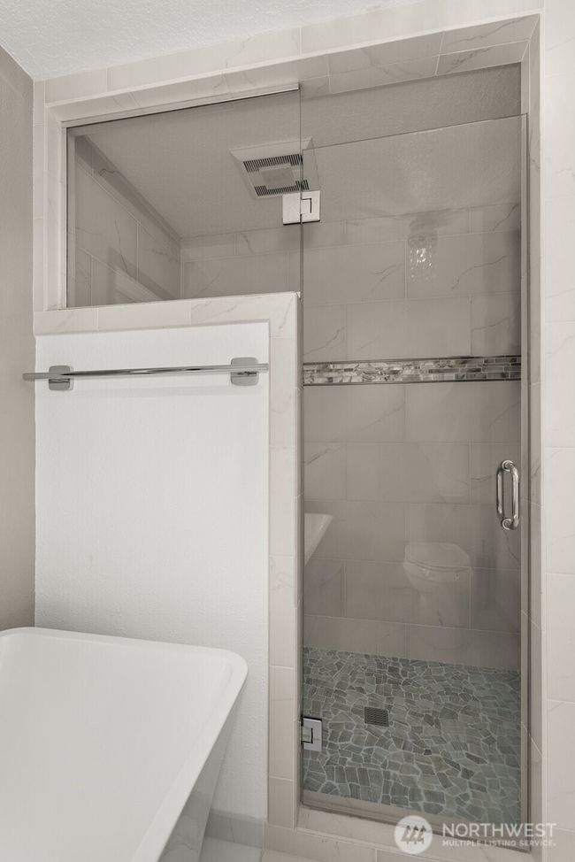 Main Bath Walk In shower | Image 21