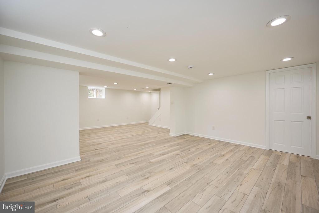 Residential in FALLS CHURCH 3