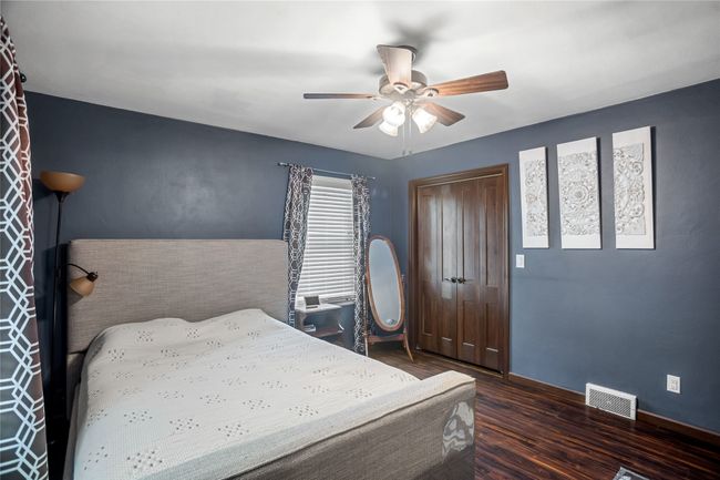 1034 66 Th St, Home with 4 bedrooms, 3 bathrooms and null parking in Windsor Heights IA | Image 8