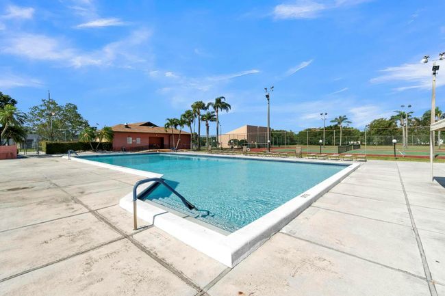 4389 Willow Pond Cir, Condo with 2 bedrooms, 2 bathrooms and null parking in West Palm Beach FL | Image 43