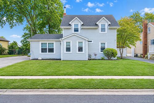 131 E Alhambra Ave, Lindenhurst, NY, 11757-6503 | Card Image