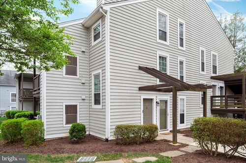 10198 Oakton Terrace Rd, OAKTON, VA, 22124-2928 | Card Image