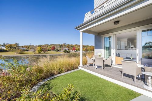 17 Old Boathouse Ln S, Hampton Bays, NY, 11946-1686 | Card Image