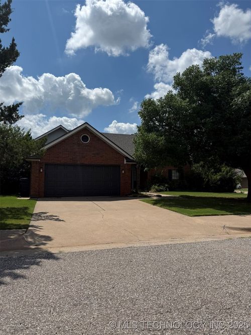 15517 Juniper Dr, Edmond, OK, 73013-8841 | Card Image