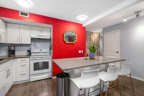 306-1900 25a St Sw, Calgary, AB, T3E1Y5 | Card Image
