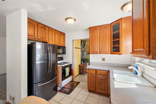 1213 Batavia Ave, Royal Oak, MI, 48067-3380 | Card Image