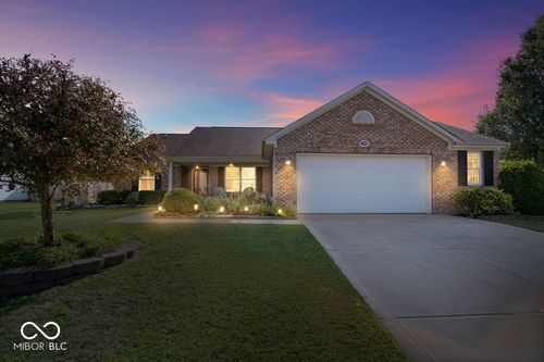 727 Crystal Farms Dr, Avon, IN, 46123-8302 | Card Image
