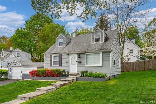 21 Keystone Rd, Yonkers, NY, 10710-1023 | Card Image