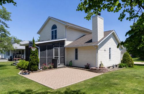 3010 Meadow Glen St, Marion, IA, 52302-6351 | Card Image