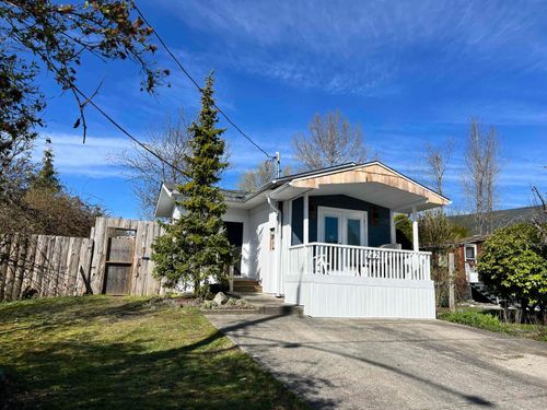 747 Cascade Cres, Gibsons, BC, V0N1V9 | Card Image