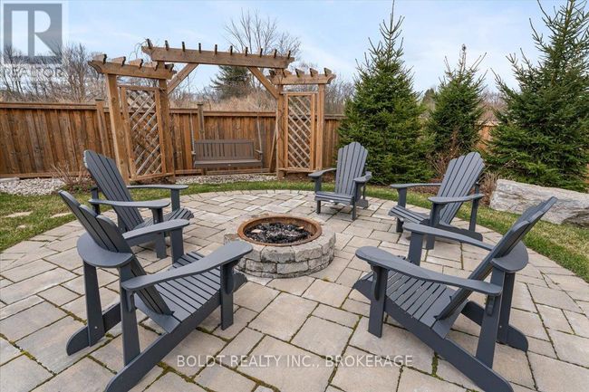 1107 Balfour St, House other with 6 bedrooms, 4 bathrooms and 6 parking in Fenwick ON | Image 37