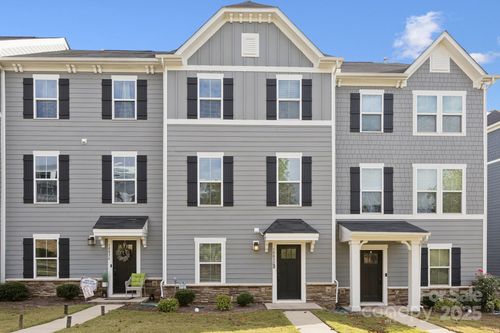 10832 Overlook Mountain Dr, Charlotte, NC, 28216-7814 | Card Image