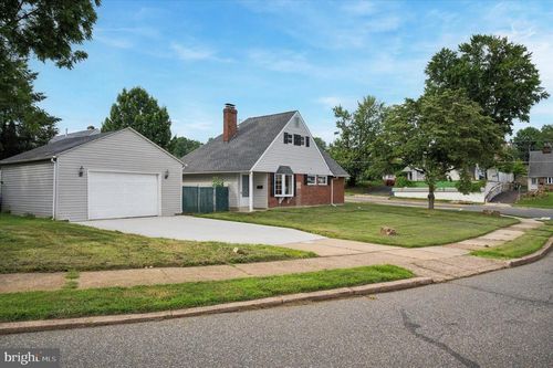 727 Sherrie Rd, PHILADELPHIA, PA, 19115-3519 | Card Image