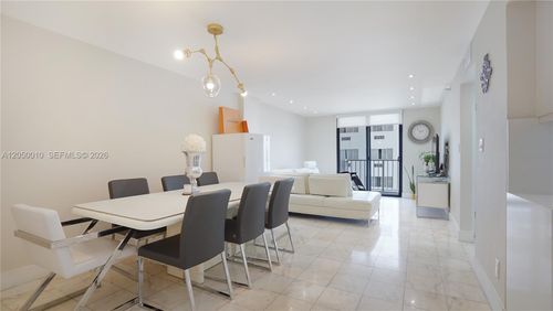 403-4301 Collins Ave, Miami Beach, FL, 33140-3220 | Card Image