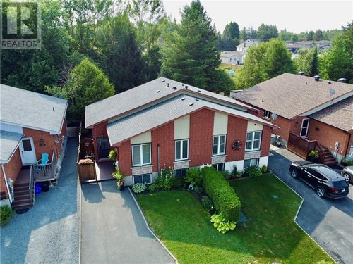 82 Cherrywood Cres, House with 3 bedrooms, 2 bathrooms and null parking in Sudbury ON | Card Image