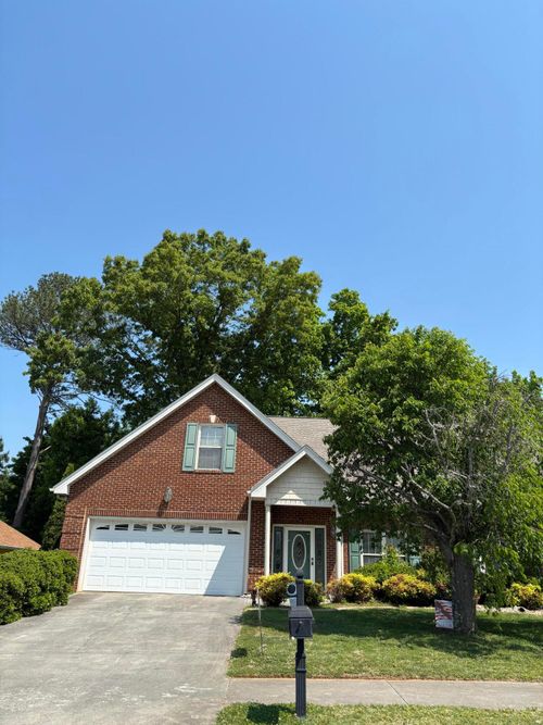 425 Lochmere Dr, Morristown, TN, 37814-2187 | Card Image