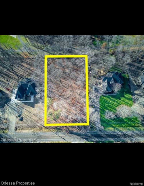 62747 Braun Dr, Washington Twp, MI, 48094-1834 | Card Image