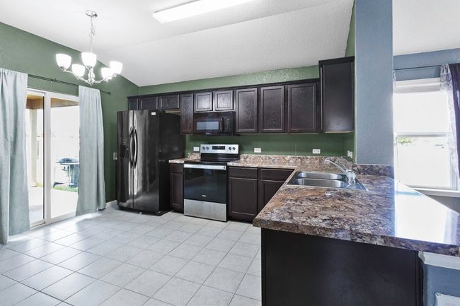 1524 Wedgewood Cv, House other with 3 bedrooms, 2 bathrooms and null parking in Lockhart TX | Image 6